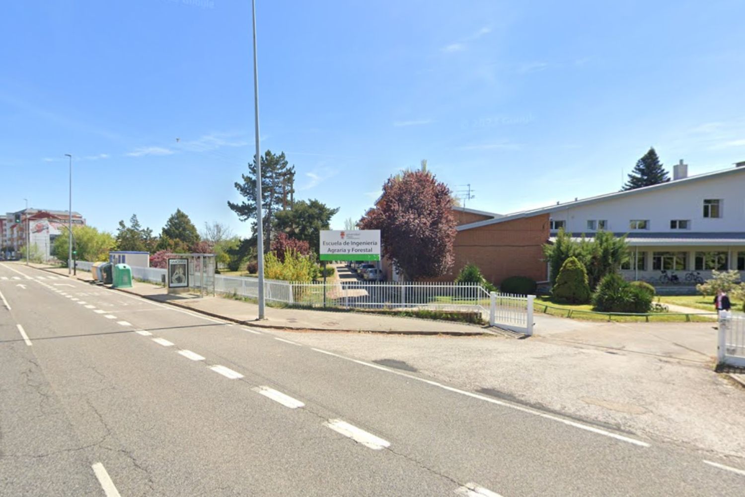 La avenida Portugal a la altura de Escuela de Ingeniería Agrícola y Forestal