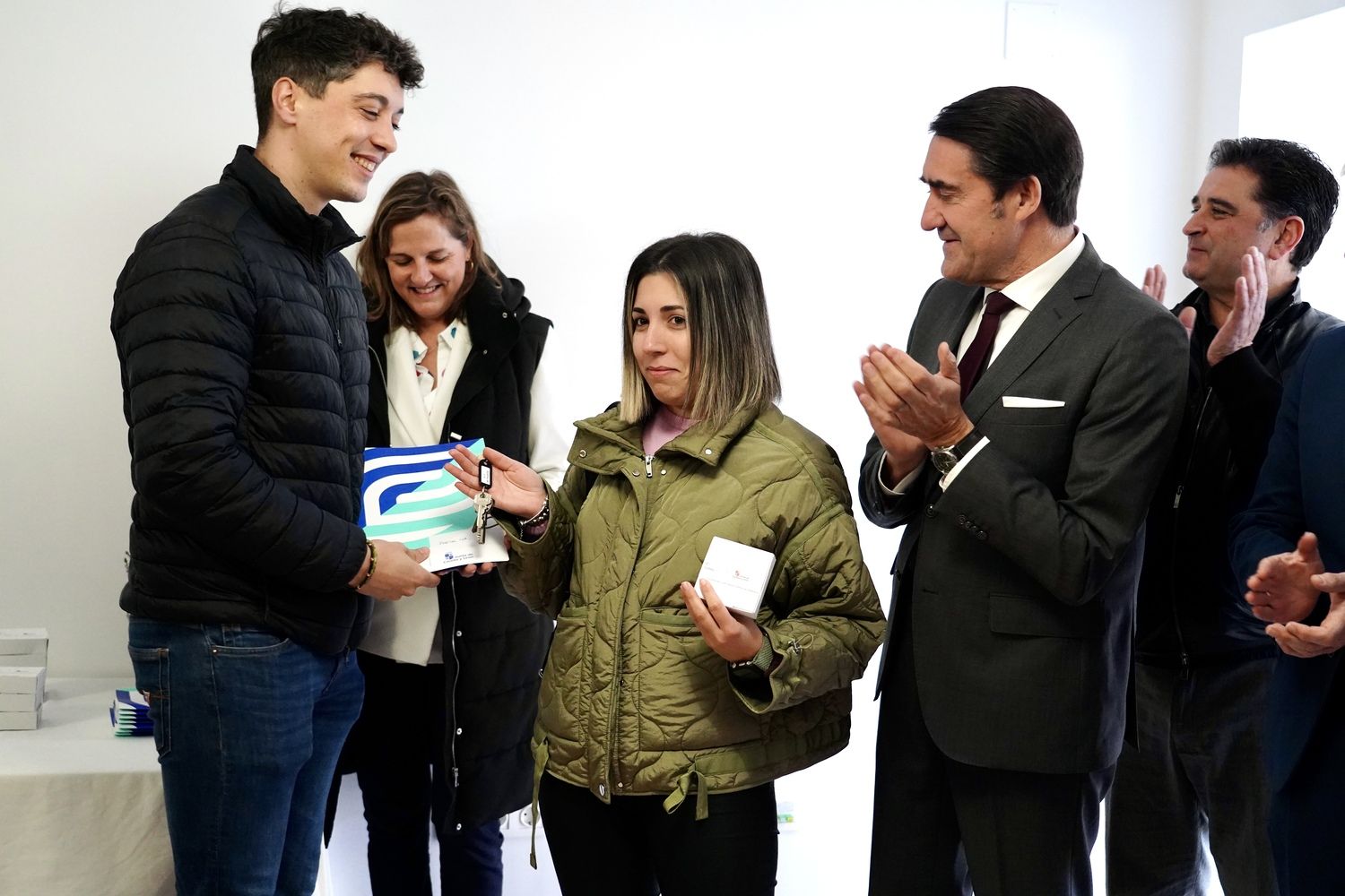 Acto de entrega de llaves de las viviendas de camineros de Valencia de Don Juan (León)