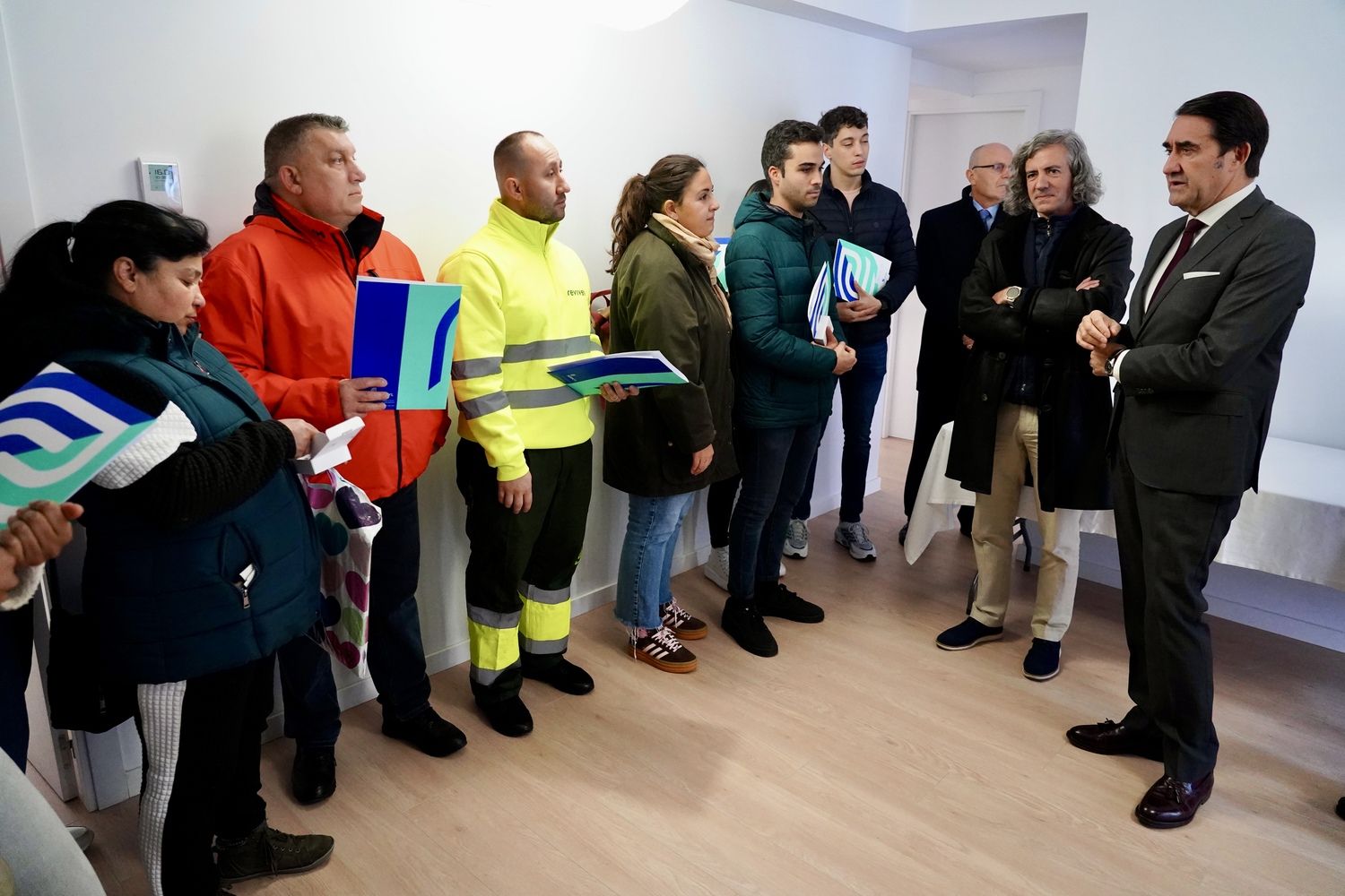 Acto de entrega de llaves de las viviendas de camineros de Valencia de Don Juan (León)