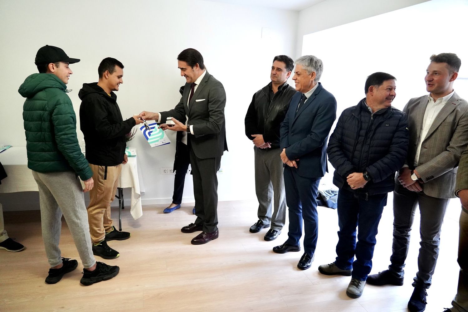 Acto de entrega de llaves de las viviendas de camineros de Valencia de Don Juan (León)