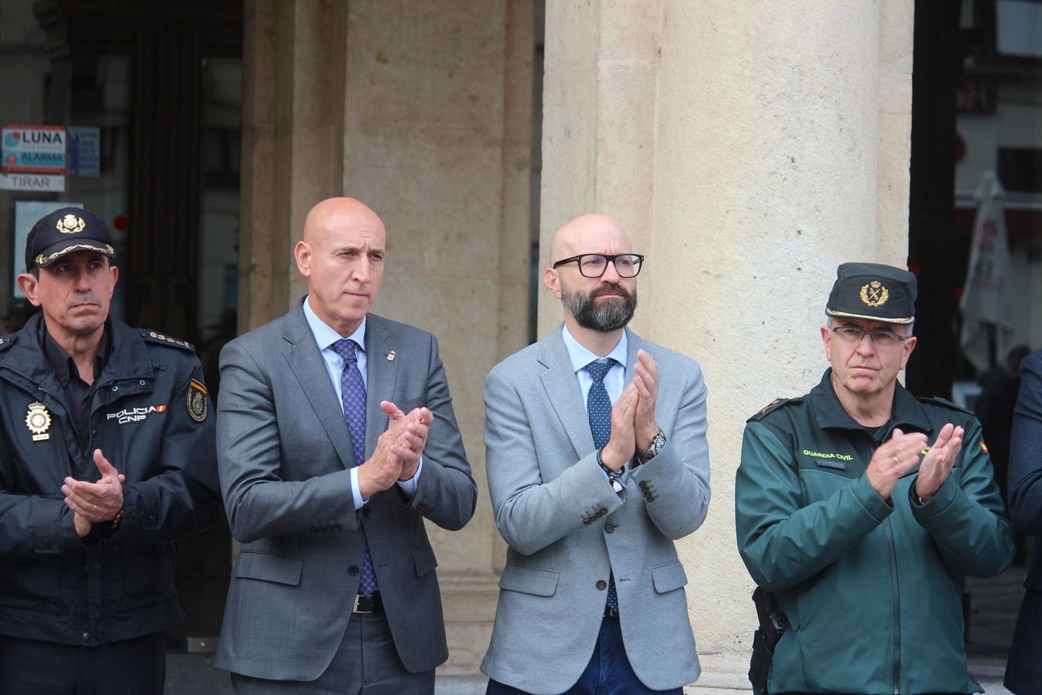 José Antonio Diez y Héctor Alaiz en el minuto de silencio por las víctimas del DANA en Valencia 