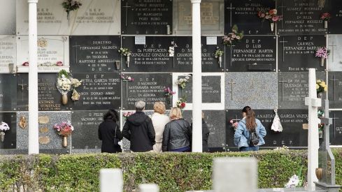 Día de Todos Los Santos en el Cementerio Municipal de León | Campillo / ICAL