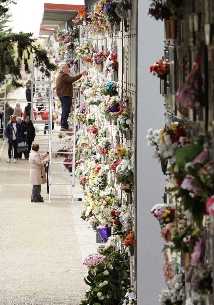 Día de Todos Los Santos en el Cementerio Municipal de León | Campillo / ICAL