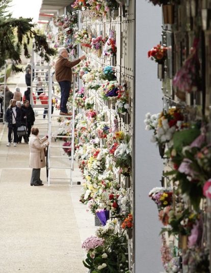 Día de Todos Los Santos en el Cementerio Municipal de León | Campillo / ICAL