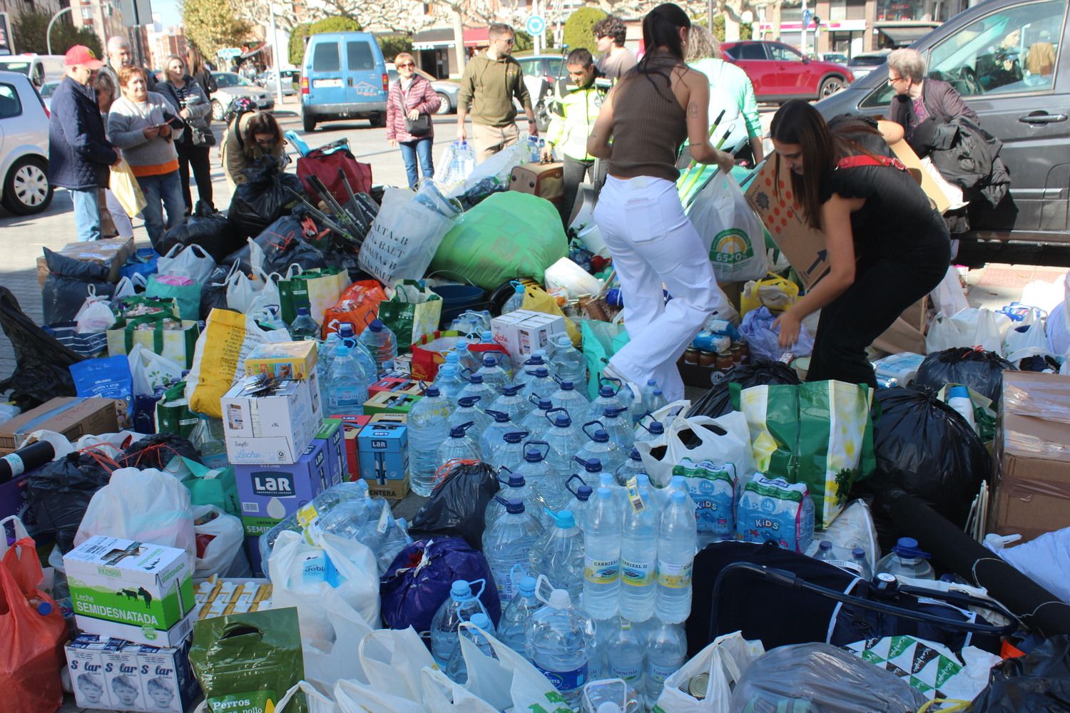 Recogida de enseres en León para los afectados por la DANA en Valencia