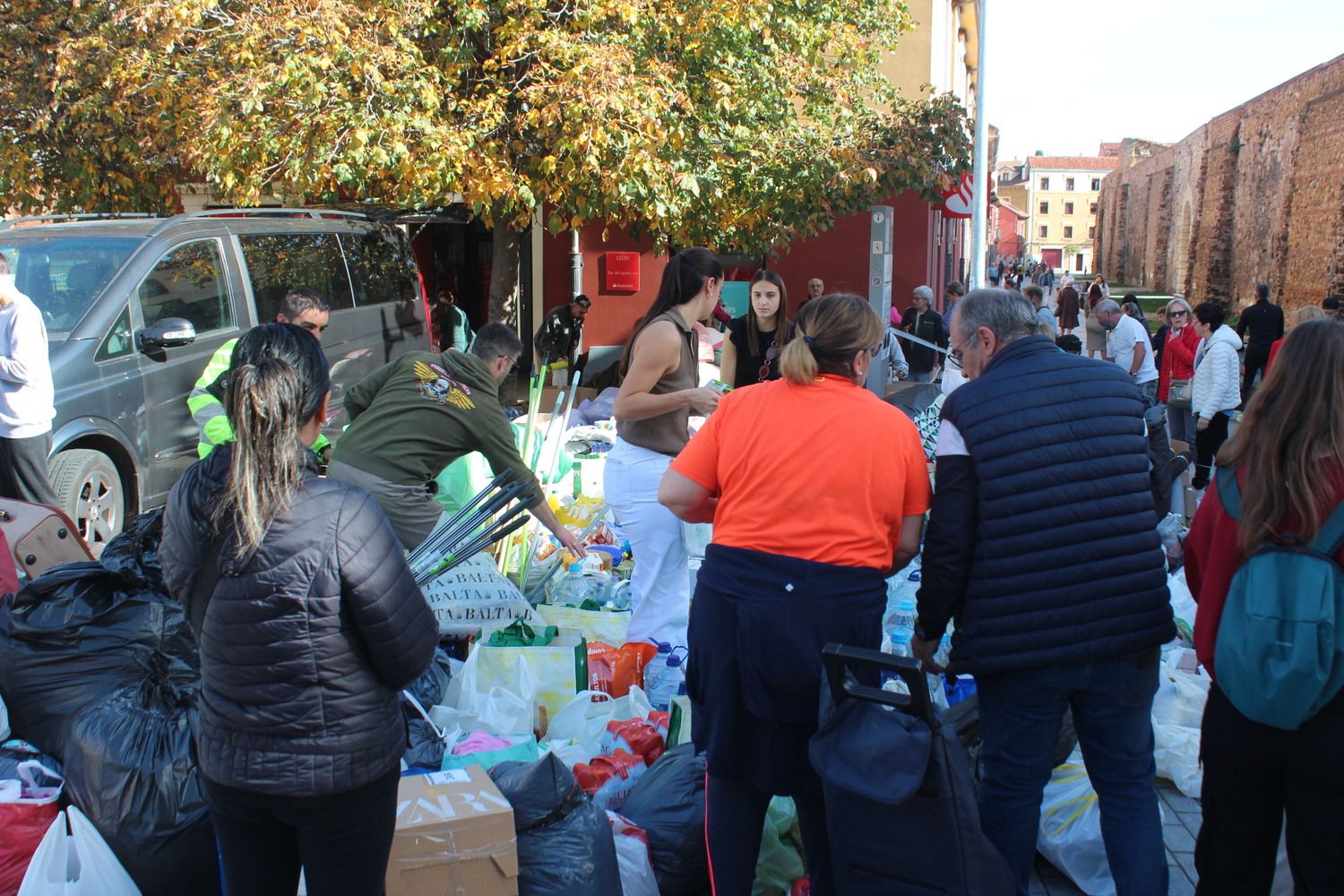 Recogida de enseres en León para los afectados por la DANA en Valencia