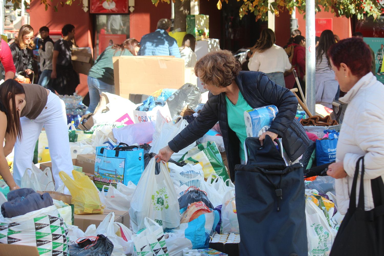 Recogida de enseres en León para los afectados por la DANA en Valencia