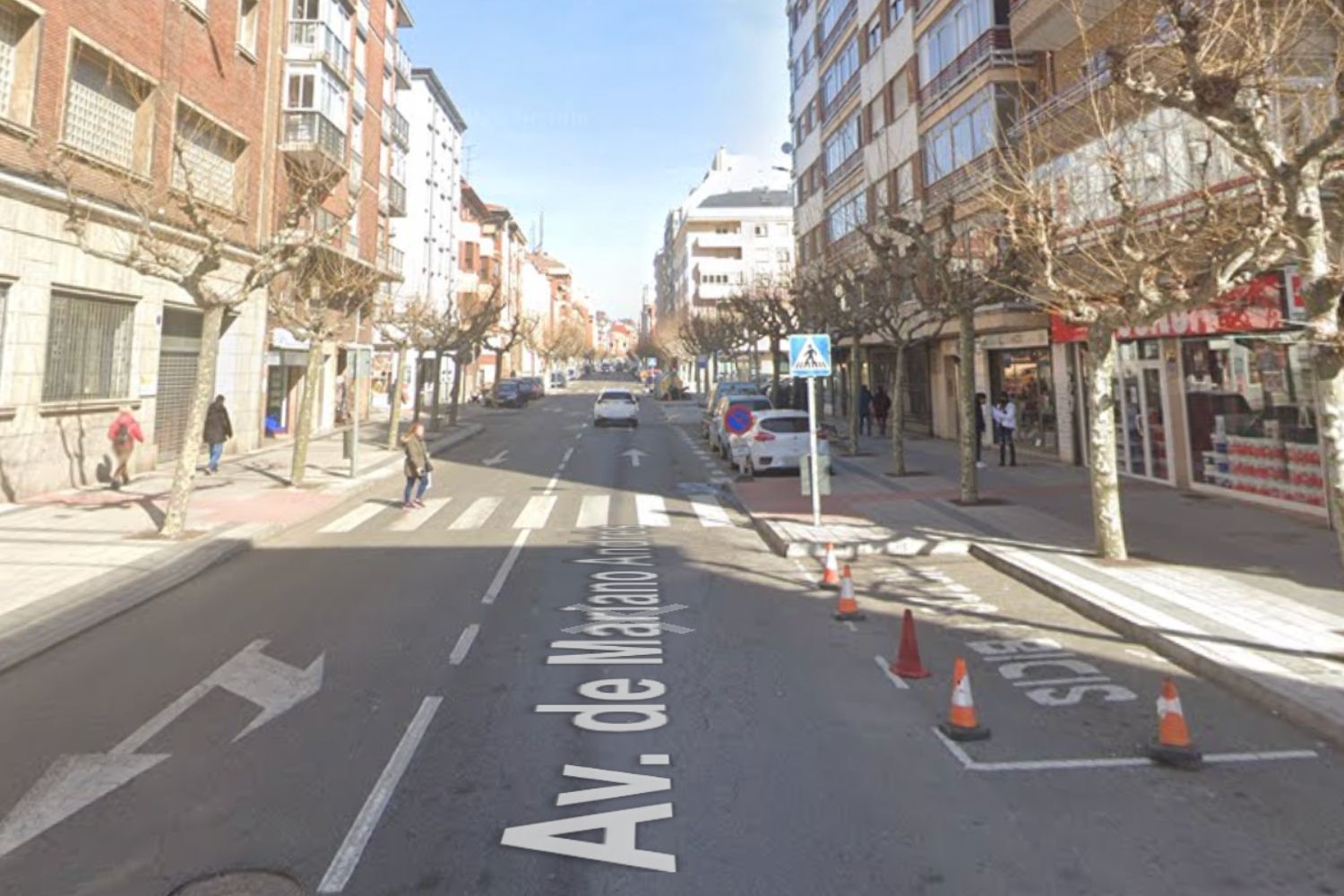 Herida una mujer tras chocar contra un turismo en la avenida Mariano Andrés de León 