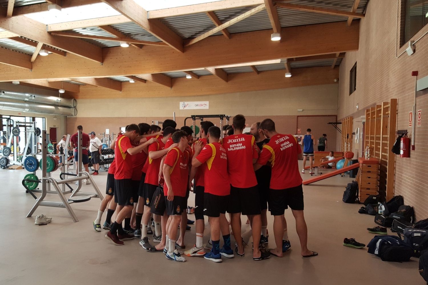 Selección española junior de balonmano concentrada en el Centro de Alto Rendimiento de León