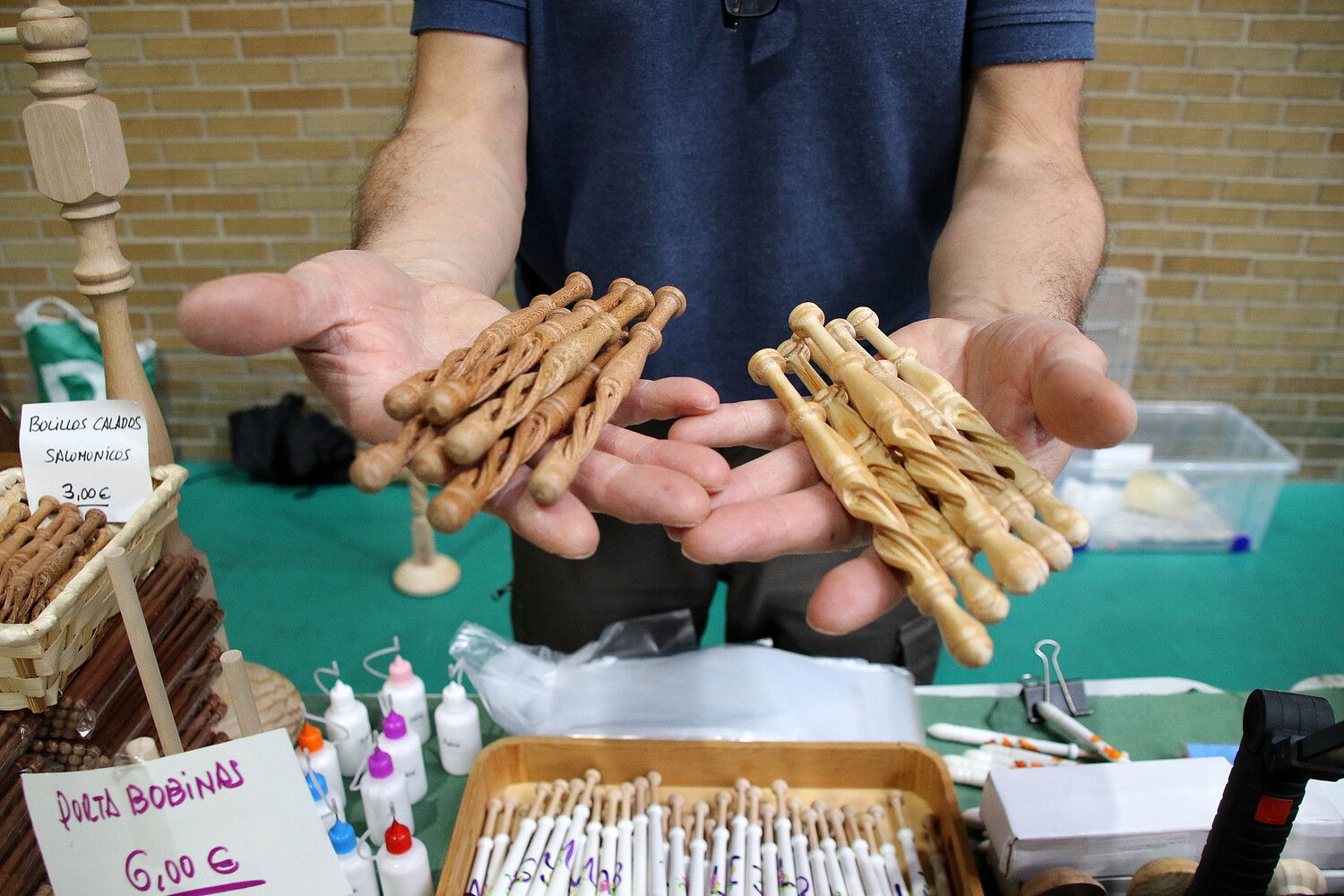 Encuentro de bolillos y multilabores en Navatejera