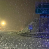 Nivel rojo por nieve en el Puerto de Pajares: Prohibidos camiones y obligación de cadenas