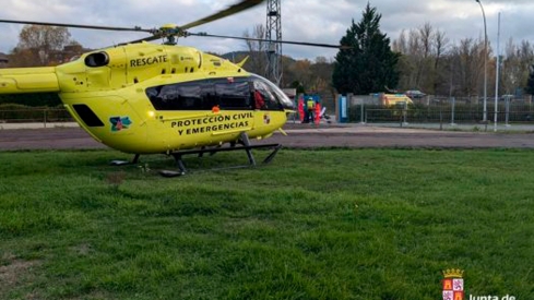 Cuatro herido uno de ellos atrapado en una colisión entre dos turismos en Palacios del Sil