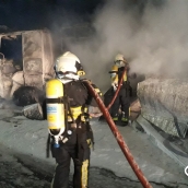 Un camión queda totalmente calcinado en el puerto de Pajares