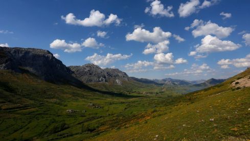 Valle de Casares y Cubillas de Arbas (León), perteneciente a la Reserva de la Biosfera Alto Bernesga Valle de Casares y Cubillas de Arbas (León), perteneciente a la Reserva de la Biosfera Alto Bernesga