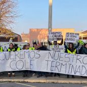 El AMPA del Colegio de Cembranos (León) se concentra para exigir la finalización de las obras tras “cuatro cursos” en ejecución