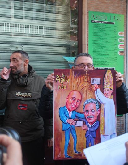 Revilla inaugura el poblado navideño del café Azaila 1930 de León