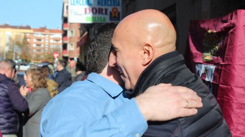 Revilla inaugura el poblado navideño del café Azaila 1930 de León