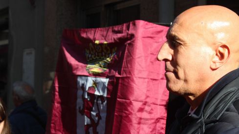 Revilla inaugura el poblado navideño del café Azaila 1930 de León