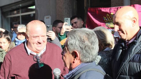 Revilla inaugura el poblado navideño del café Azaila 1930 de León