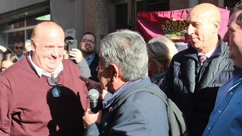 Revilla inaugura el poblado navideño del café Azaila 1930 de León