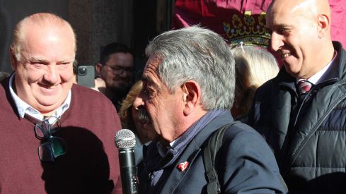 Revilla inaugura el poblado navideño del café Azaila 1930 de León