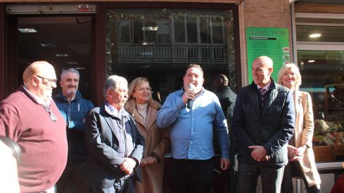 Revilla inaugura el poblado navideño del café Azaila 1930 de León