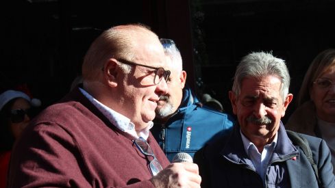 Revilla inaugura el poblado navideño del café Azaila 1930 de León