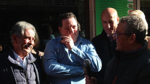 Revilla inaugura el poblado navideño del café Azaila 1930 de León