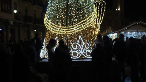 Ángeles y mercado navideño en la Catedral de León