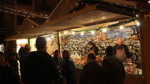 Ángeles y mercado navideño en la Catedral de León