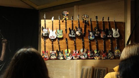 Ángeles y mercado navideño en la Catedral de León