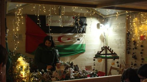 Ángeles y mercado navideño en la Catedral de León
