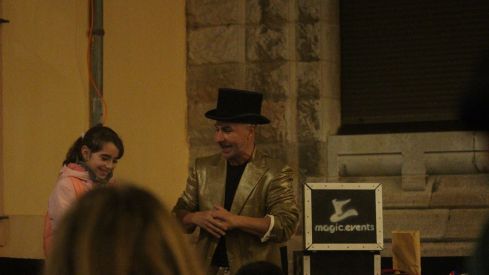 Ángeles y mercado navideño en la Catedral de León