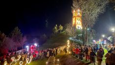 Almanza enciende la Navidad: Más de 120.000 luces, mercadillo navideño, musica y personajes de cuento 