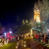 Almanza enciende la Navidad: Más de 120.000 luces, mercadillo navideño, musica y personajes de cuento 