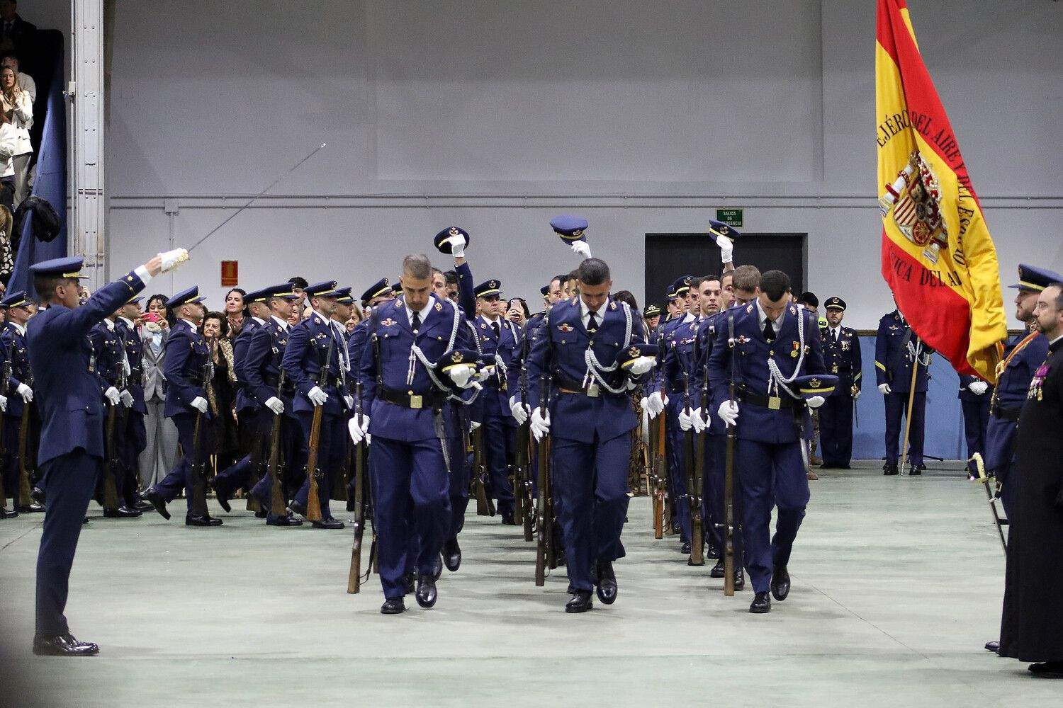 Festividad de Nuestra Señora de Loreto y jura de bandera en la Academia Básica del Aire y del Espacio de La Virgen del Camino (León) | Peio García (ICAL)