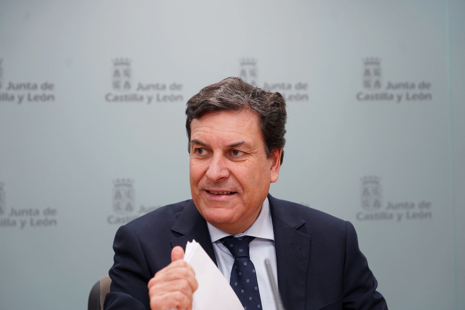 El consejero de Economía y Hacienda y portavoz de la Junta, Carlos Fernández Carriedo, comparece en rueda de prensa posterior al Consejo de Gobierno.