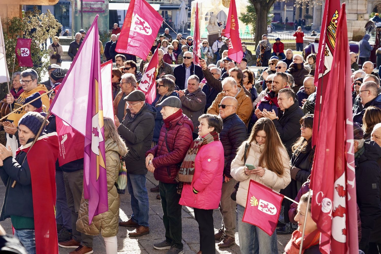 Concentración en defensa de la autonomía de la Región Leonesa