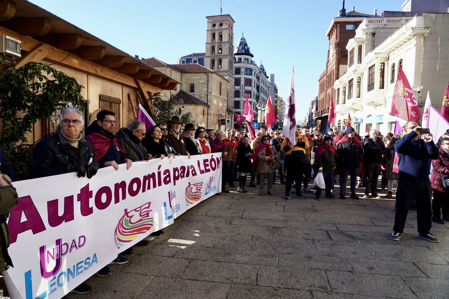 Concentración en defensa de la autonomía de la Región Leonesa