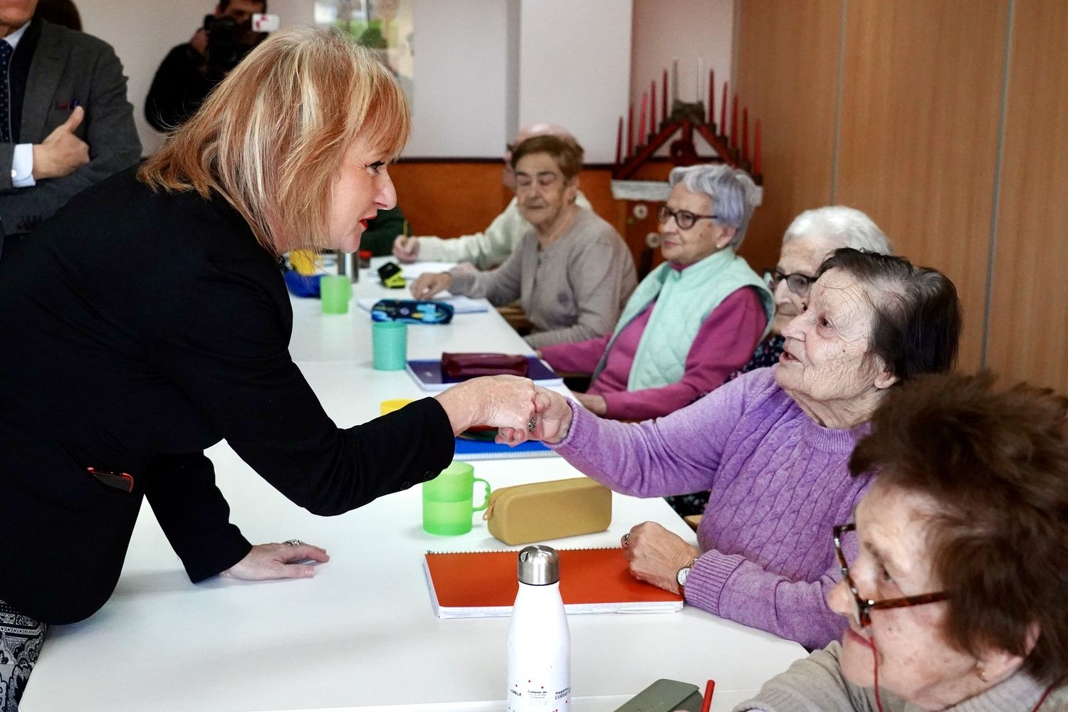La consejera de Industria, Comercio y Empleo, Leticia García, visita las actividades formativas de Alzheimer León | Campillo / ICAL 