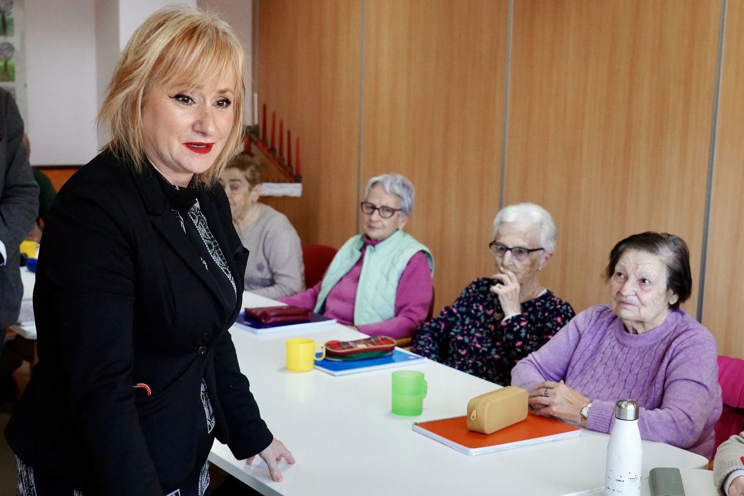 La consejera de Industria, Comercio y Empleo, Leticia García, visita las actividades formativas de Alzheimer León | Campillo / ICAL 