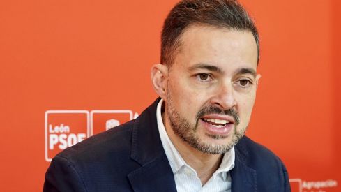 Diego Moreno da un paso al frente y disputará a Cendón el liderazgo del PSOE de León