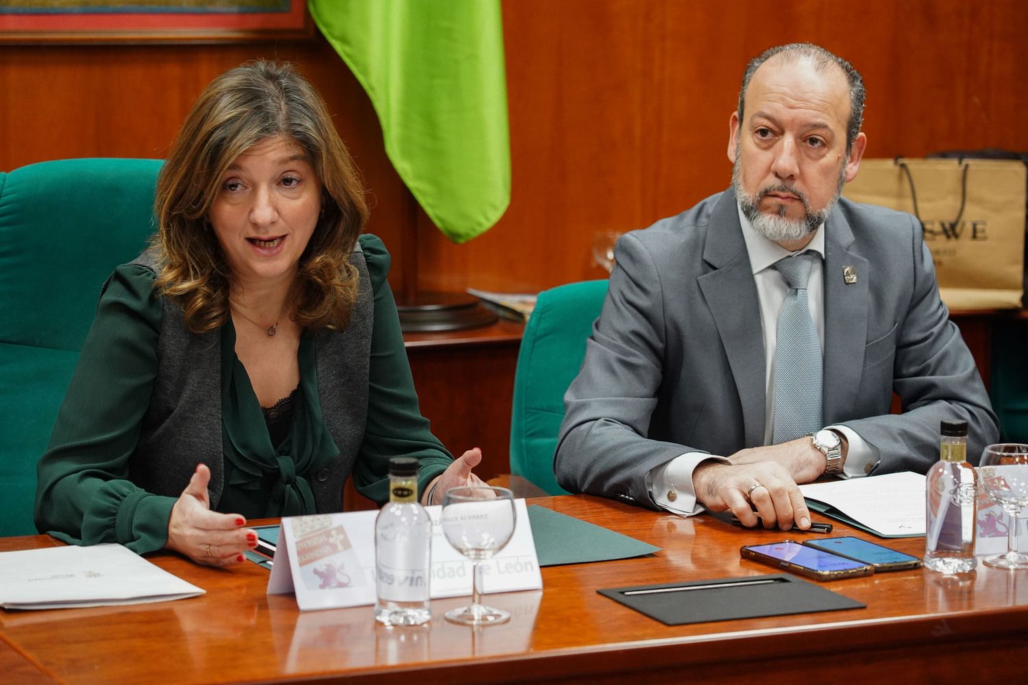 La ULE firma un convenio con la Asociación de Sumilleres de León | Campillo / ICAL La ULE firma un convenio con la Asociación de Sumilleres de León | Campillo / ICAL