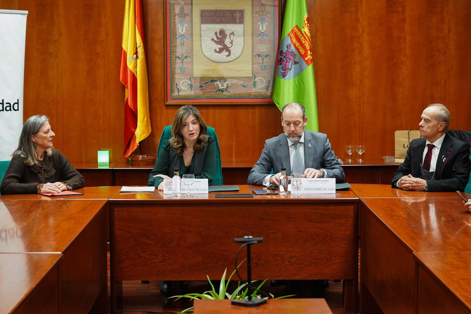 La ULE firma un convenio con la Asociación de Sumilleres de León | Campillo / ICAL La ULE firma un convenio con la Asociación de Sumilleres de León | Campillo / ICAL