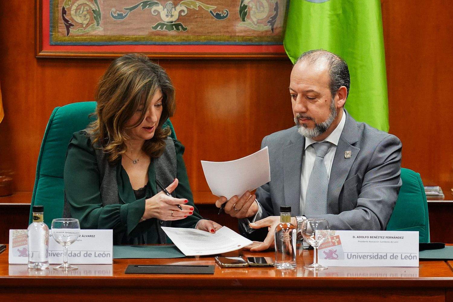 La ULE firma un convenio con la Asociación de Sumilleres de León | Campillo / ICAL La ULE firma un convenio con la Asociación de Sumilleres de León | Campillo / ICAL