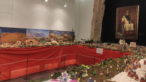 El Palacio del Conde Luna de León acoge un Belén compuesto por 1.800 piezas de  Playmobil