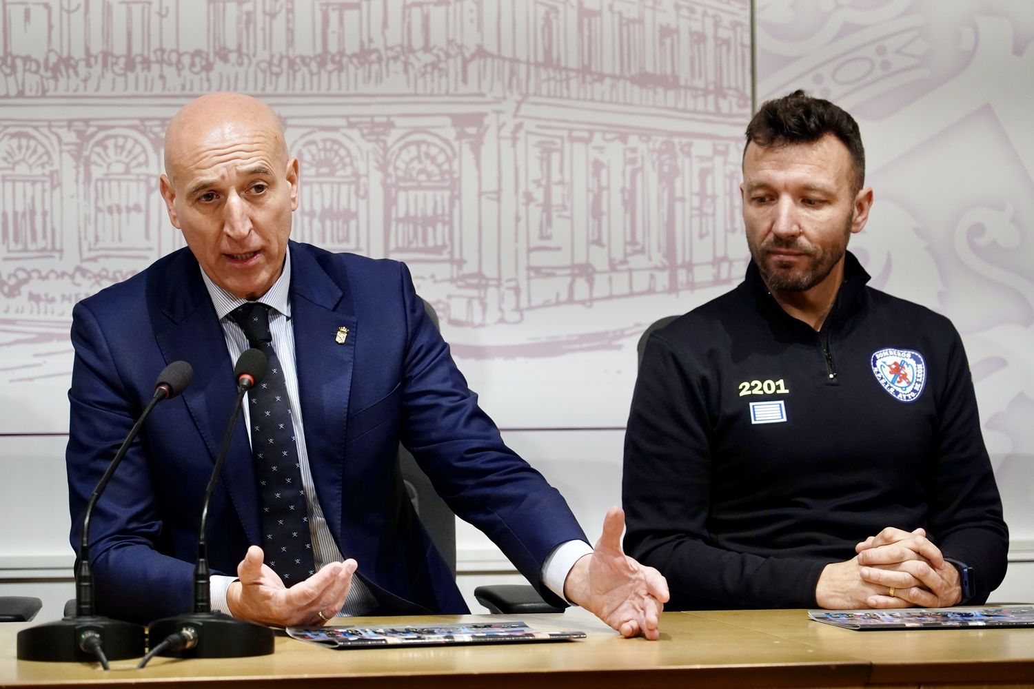 Presentación del calendario solidario de los Bomberos de León | Campillo / ICAL