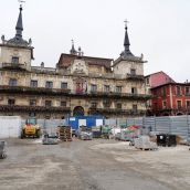 Estado actual de las obras en la Plaza Mayor de León, al fondo el Antiguo Consistorio | Campillo (ICAL)