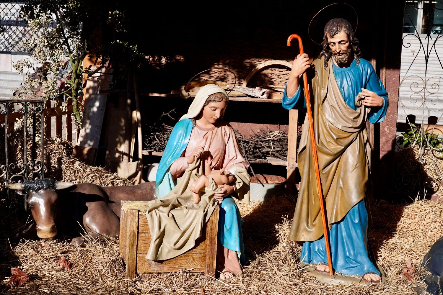 Decapitan al niño Jesús del Belén instalado en el centro de León | Campillo / ICAL