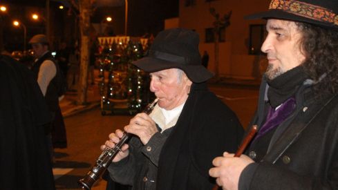 La Vieya'l Monte recorre las calles de Trobajo del Camino | Isaac Llamazares